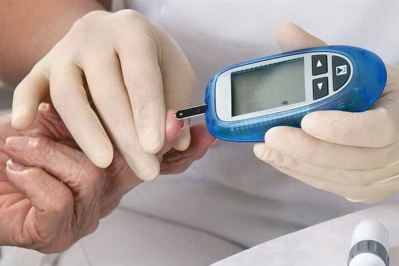 вземане на кръвни проби за измерване на захар при диабет